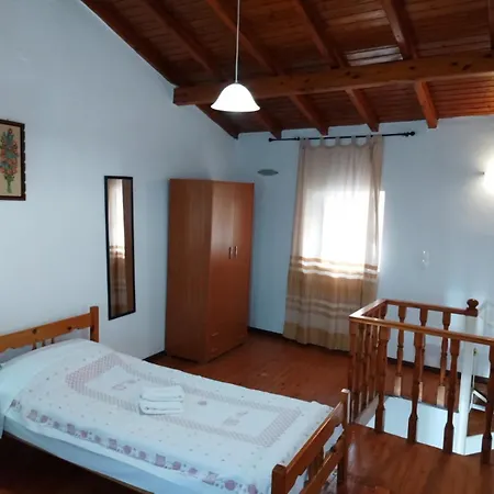 בית נופש Traditional House With Loft -michalis' House In Kouramades- *