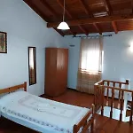 Case de vacanță Traditional House With Loft -michalis' House In Kouramades- *