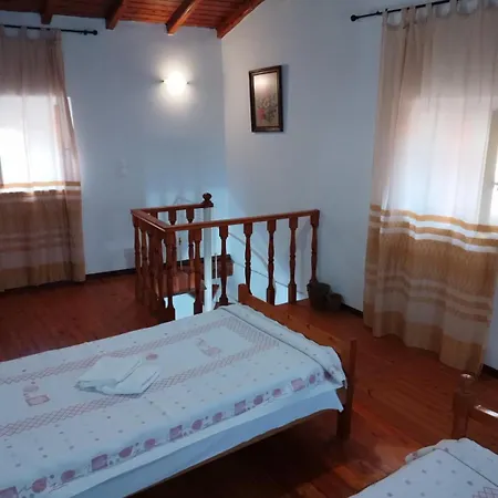 Casa de Férias Traditional House With Loft -michalis' House In Kouramades-
